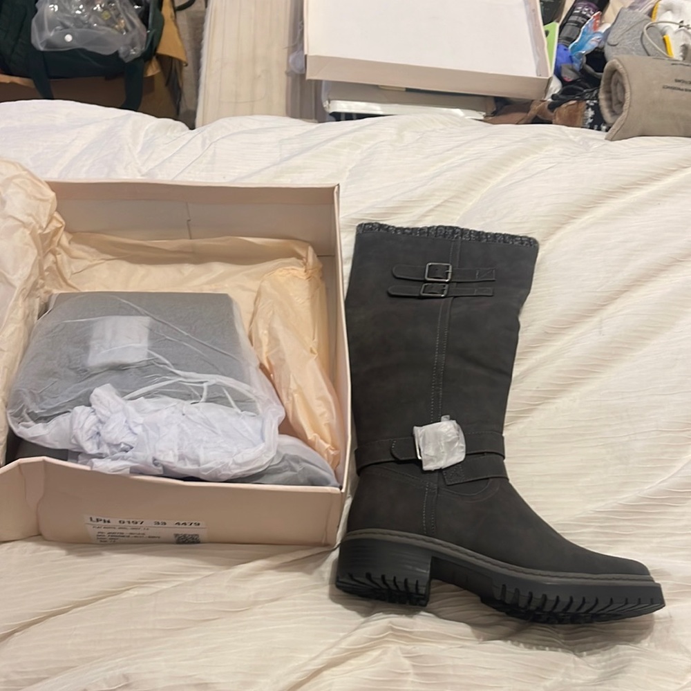 Just Fab Noel Grey Flat Boots Size 7.5 Brand New Never Worn